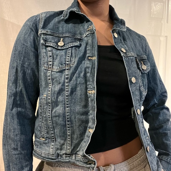 Medium Wash Levi’s Jean Jacket - Picture 5 of 5